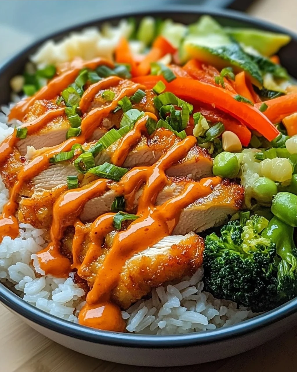 Bang Bang Chicken Bowl: Geschmacksexplosion, einfach kochen!