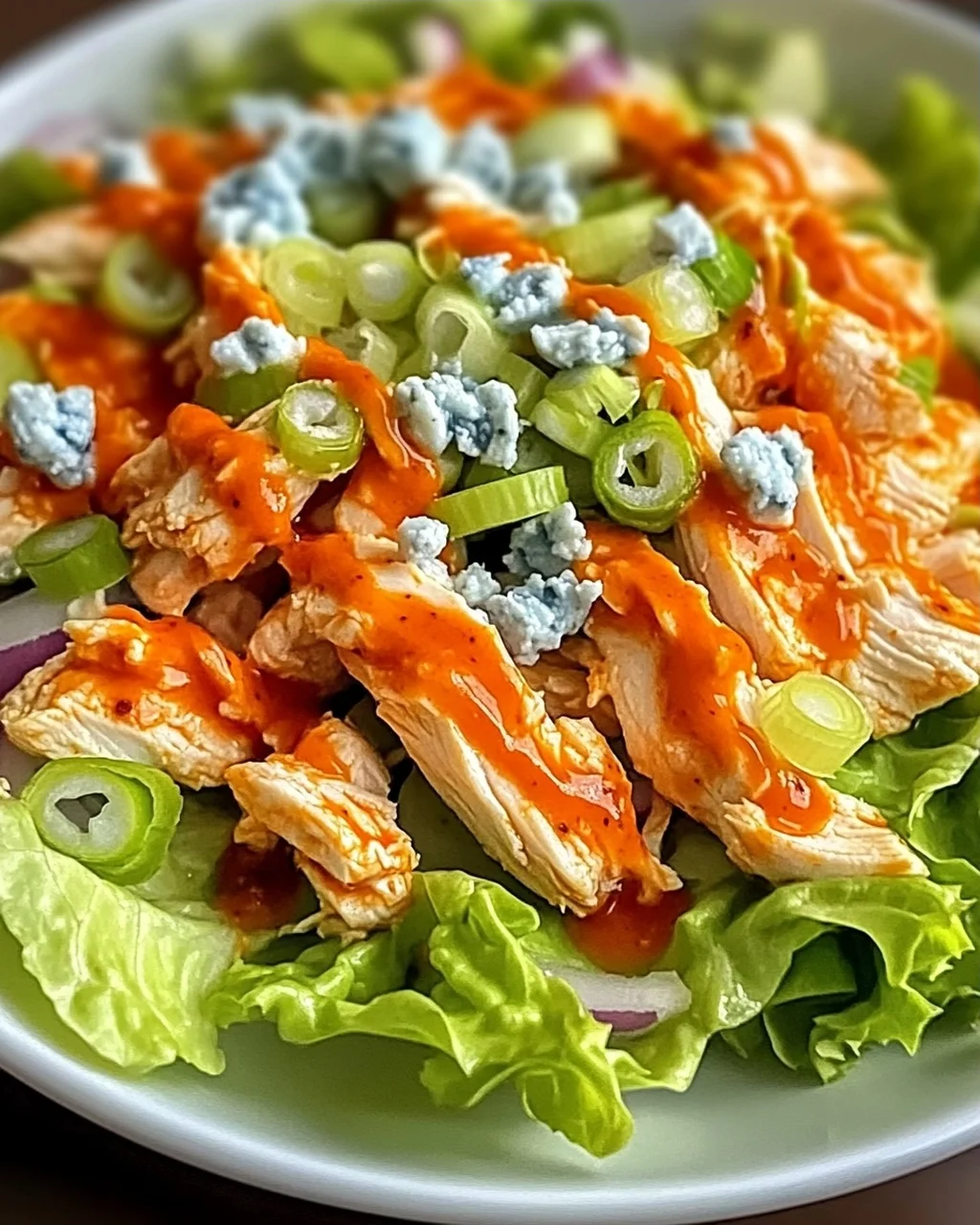 Buffalo-Hühnchen-Salat: Schnell & Würzig genießen