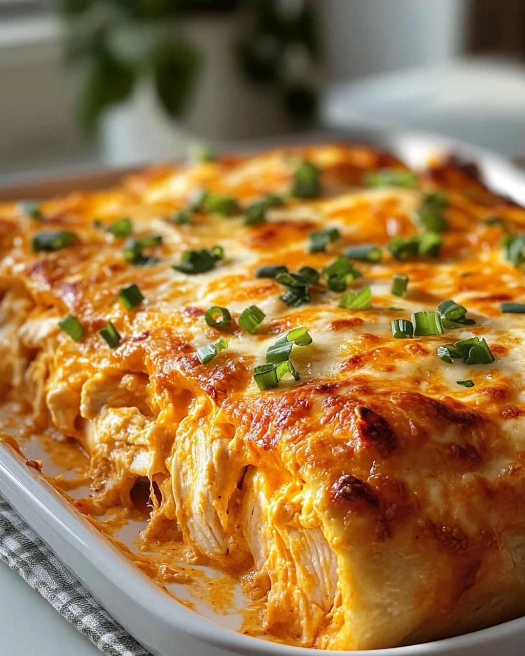 Cremiger Buffalo Hähnchen Käse Auflauf – Einfach & Lecker!