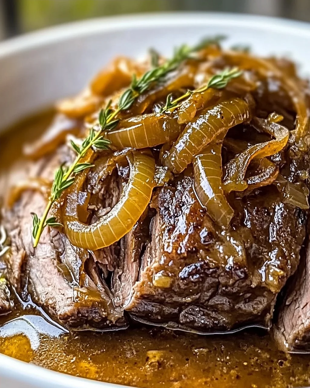 Herzhafter französischer Zwiebel-Rinderbraten für Gemütlichkeit